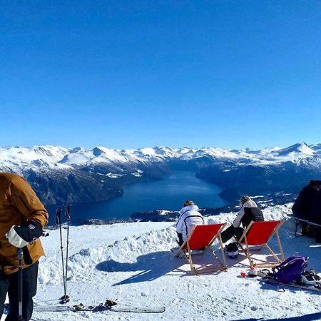 Central Mountain Penthouse Getaway, Strandafjellet Apartment Stranda  Bagian luar foto